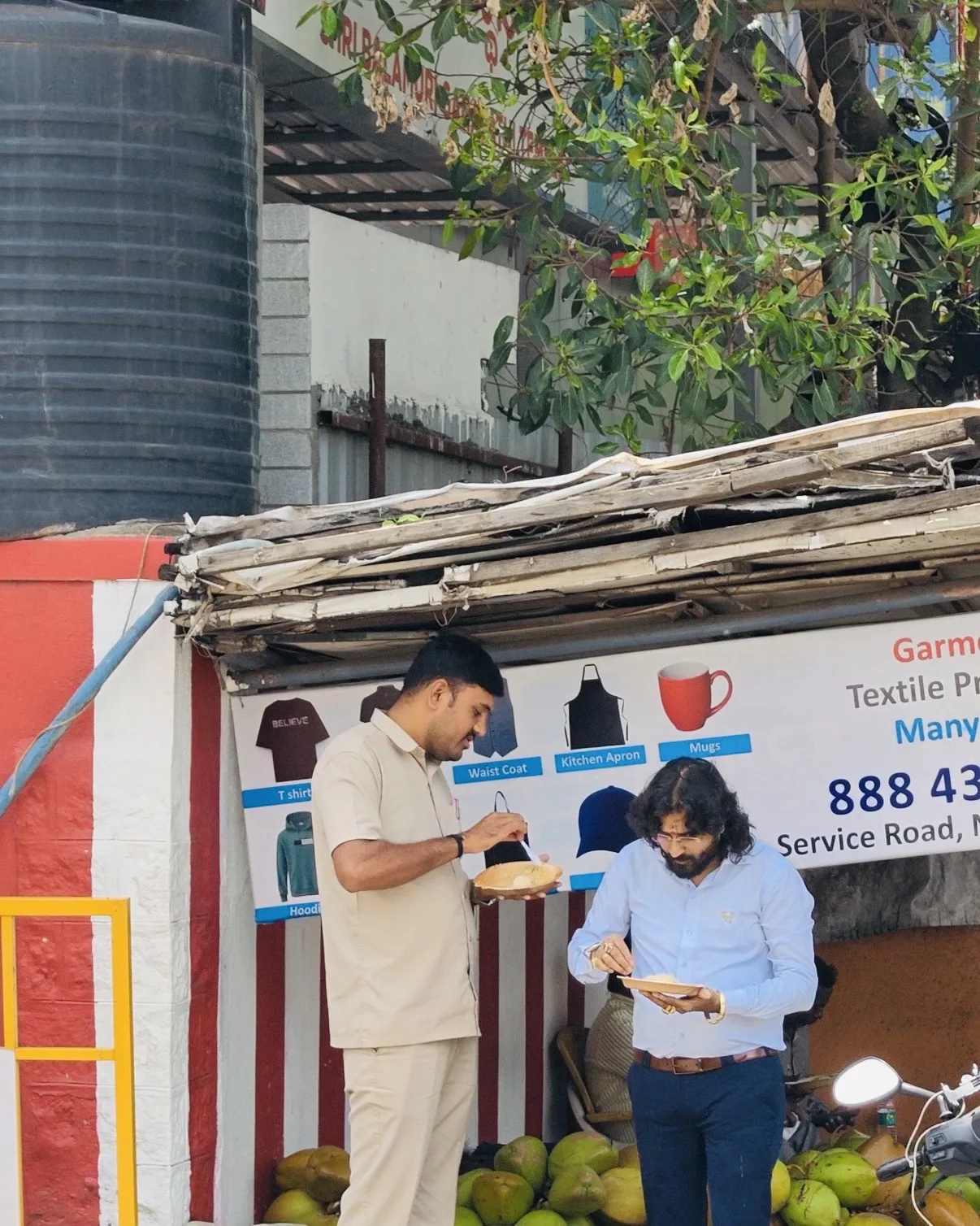 Dr. Chetan Kumar Mehta personally serving Anna Danam meals to street vendors, Bengaluru